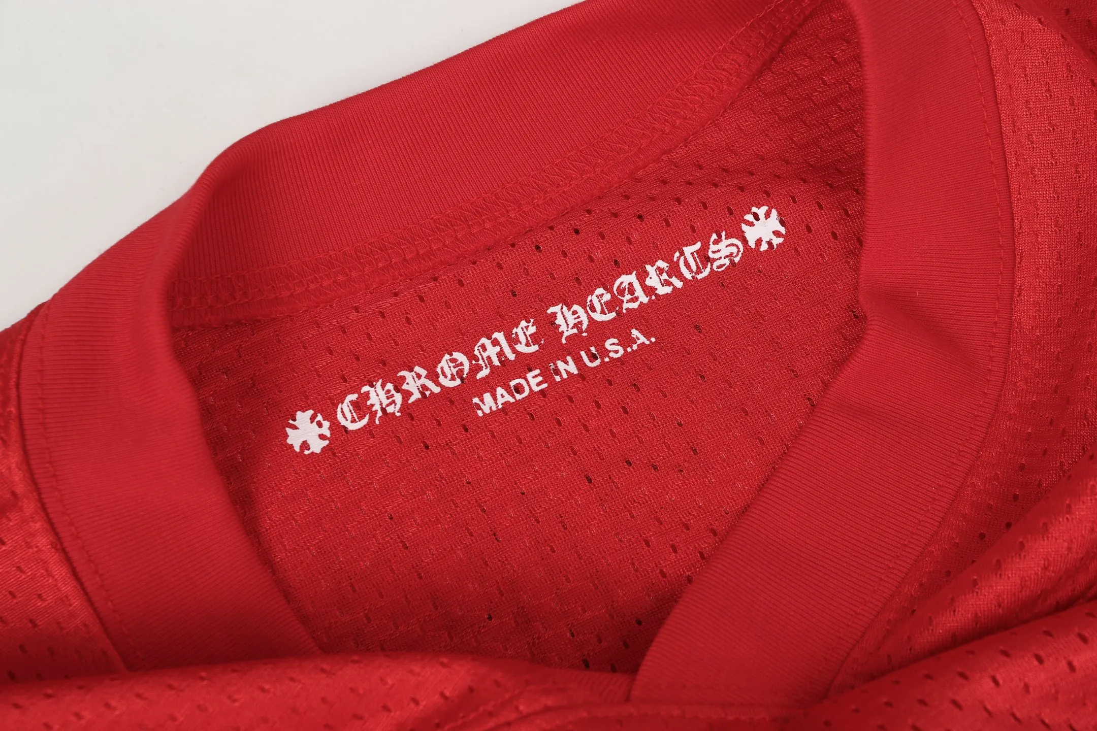 P190 Chrome Hearts CH Chrome Hearts popular Sanskrit printed mesh double-layer ice hockey jersey sports suit. Uses direct injection imported machine printing. Hardware and accessories are all ground and customized. Correct configuration. Black 2025 Chrome Hearts authentic packaging. 300 grams of custom-dyed mesh. Large version. Loose and stylish. Different from lower versions, slim and long version with upper body and hip stretch. 100% commitment: top quality. Not fast food. Highest version on the market. Top quality - different from ordinary versions on the market. If you care about quality, you should also respect the price. Absolutely 0 after-sales service and 0 return rate so far. It’s hard not to love the style - 300g mesh custom-dyed fabric - Correct high-density main mark, washed tag, hand-sewn